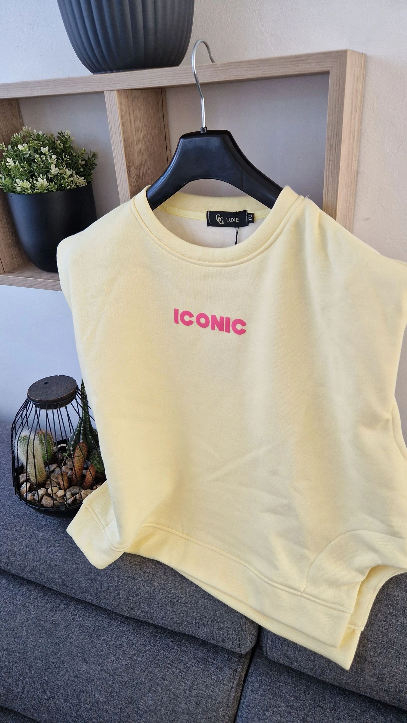 ✨💛 ICONIC mouwloze trui one size Nieuw 💛✨ – photo 2